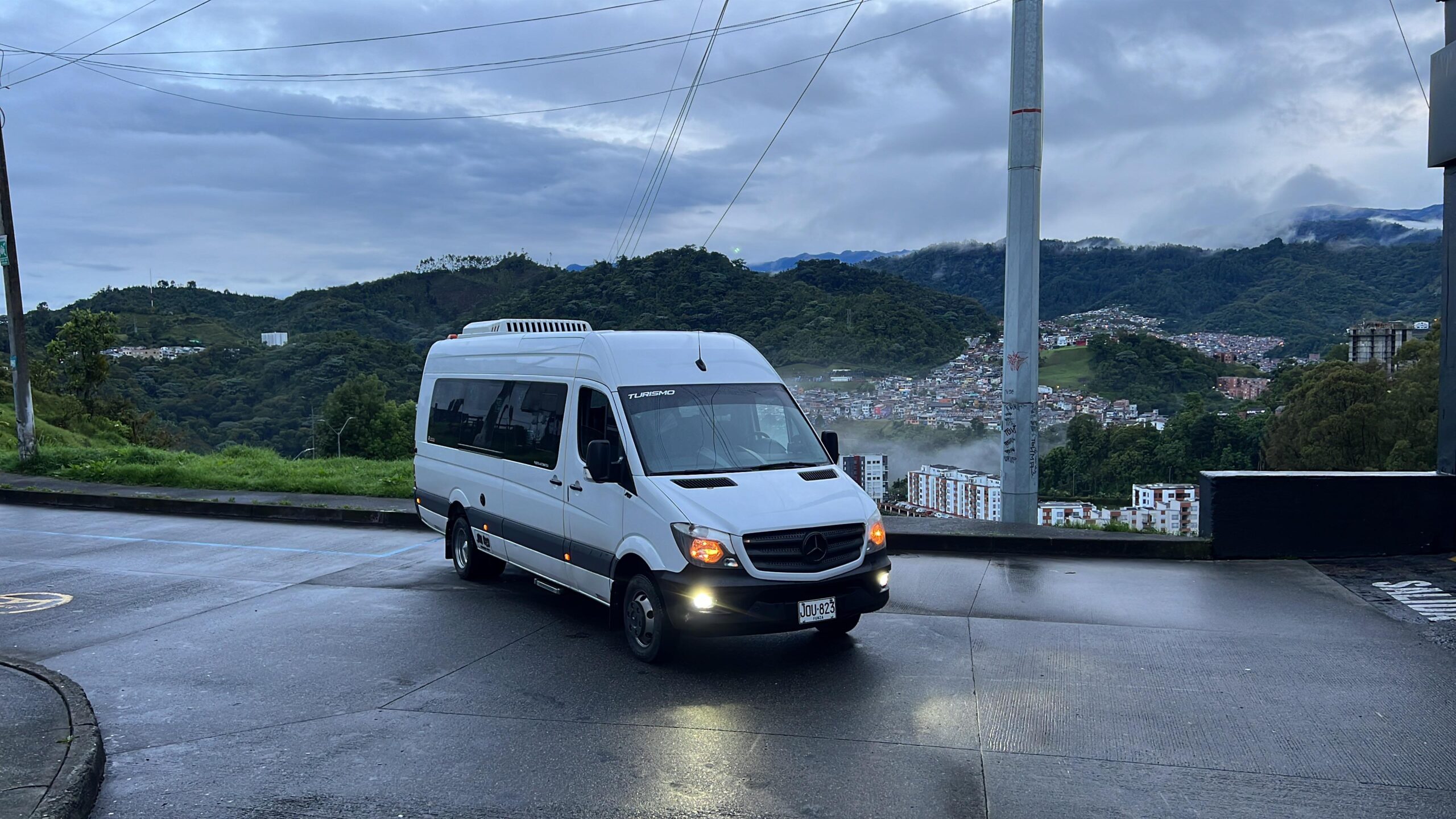 Van para transporte de invitados y asistentes a eventos en Bogotá